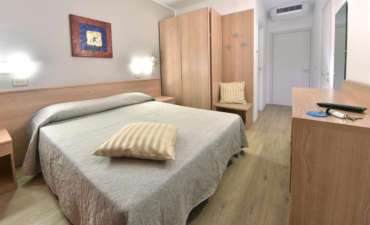 Hotel Meuble Nazionale Lignano Sabbiadoro Zewnętrze zdjęcie