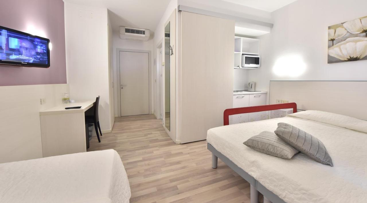 Hotel Meuble Nazionale Lignano Sabbiadoro Zewnętrze zdjęcie