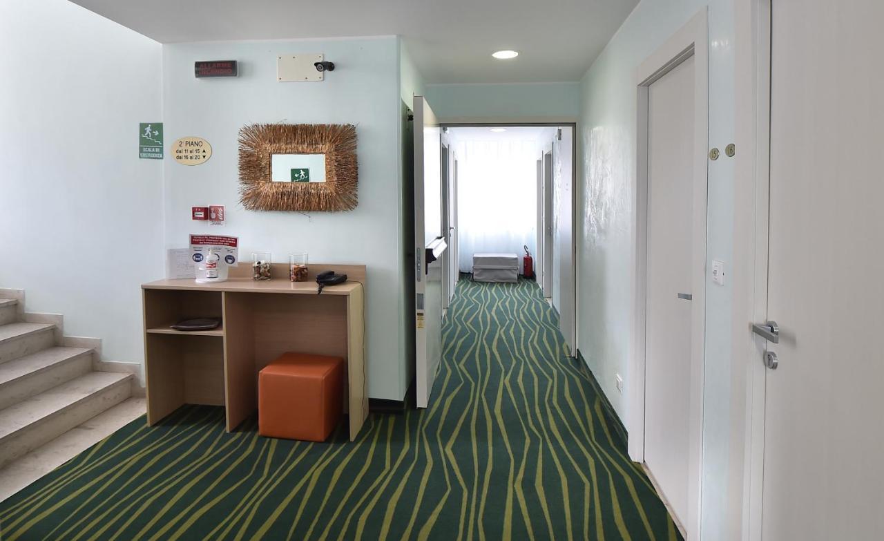 Hotel Meuble Nazionale Lignano Sabbiadoro Zewnętrze zdjęcie