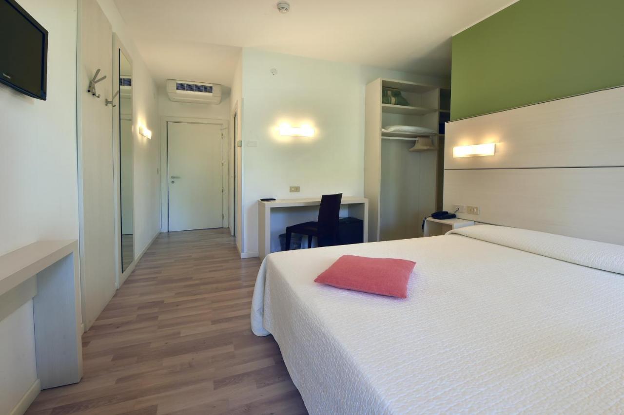 Hotel Meuble Nazionale Lignano Sabbiadoro Zewnętrze zdjęcie