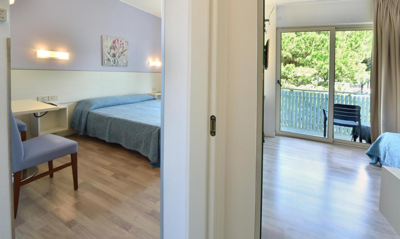 Hotel Meuble Nazionale Lignano Sabbiadoro Zewnętrze zdjęcie
