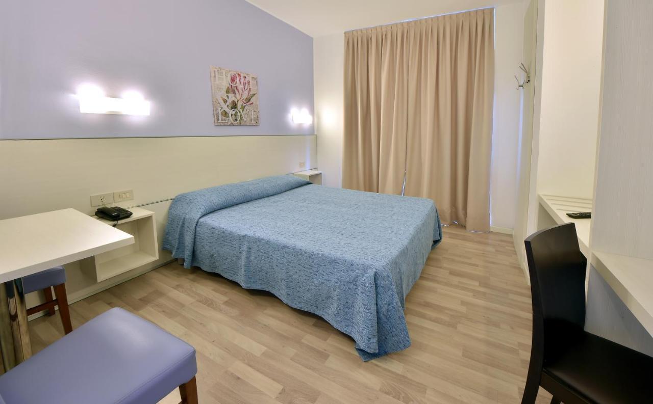 Hotel Meuble Nazionale Lignano Sabbiadoro Zewnętrze zdjęcie