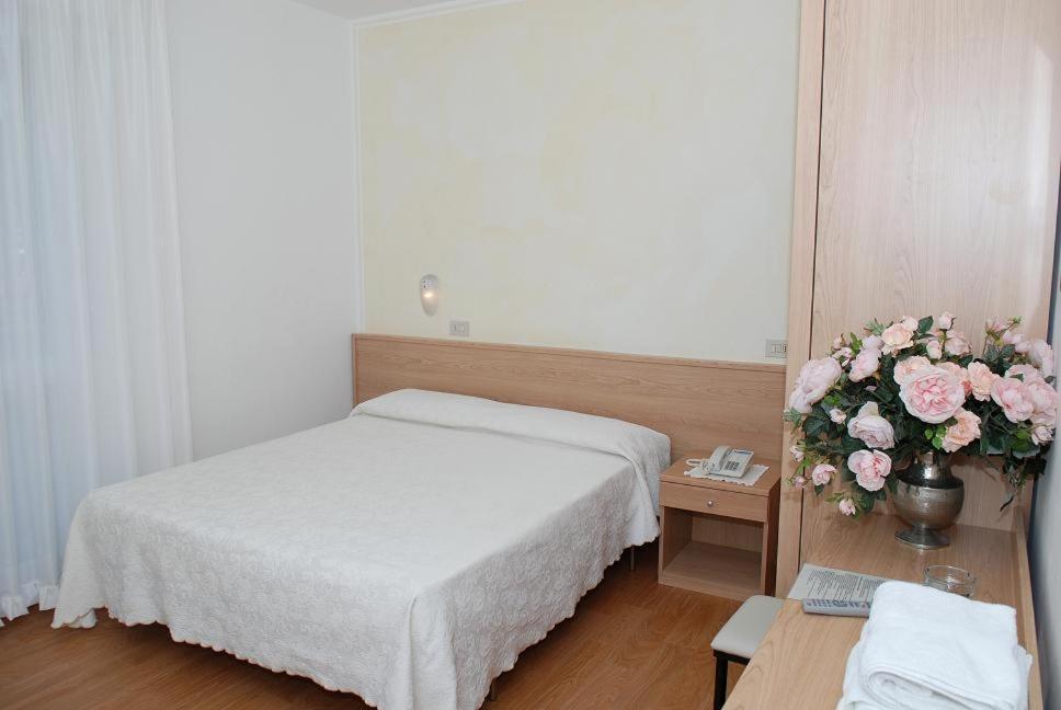 Hotel Meuble Nazionale Lignano Sabbiadoro Zewnętrze zdjęcie