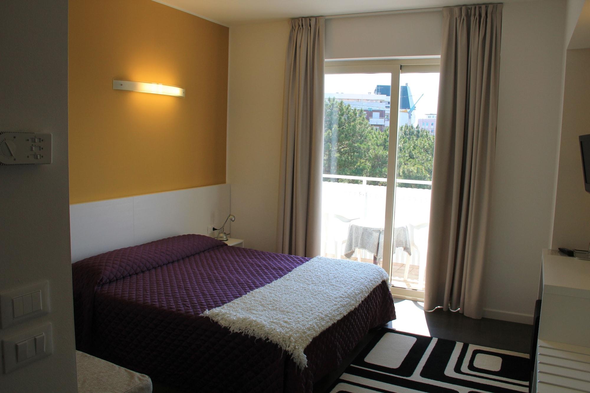 Hotel Meuble Nazionale Lignano Sabbiadoro Zewnętrze zdjęcie