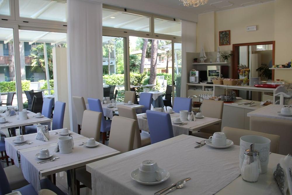 Hotel Meuble Nazionale Lignano Sabbiadoro Zewnętrze zdjęcie