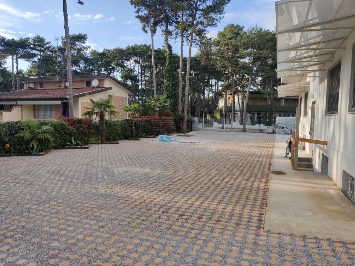 Hotel Meuble Nazionale Lignano Sabbiadoro Zewnętrze zdjęcie